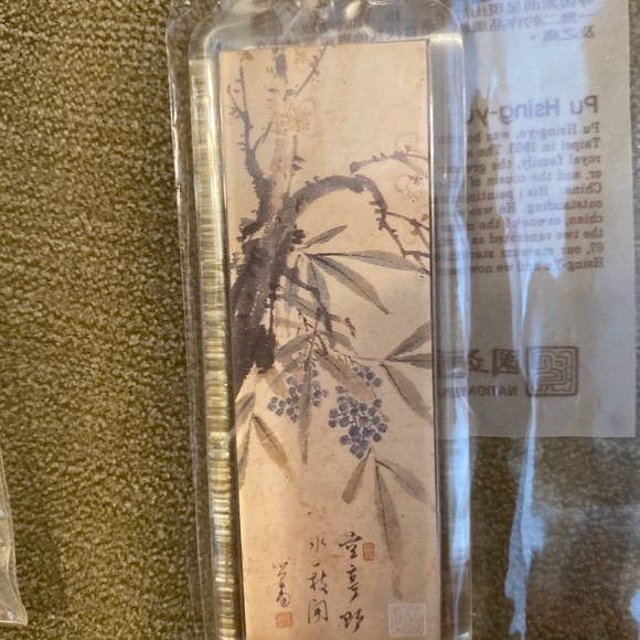 Set of two lucite key chains from Taiwan museum - Picture 5 of 5